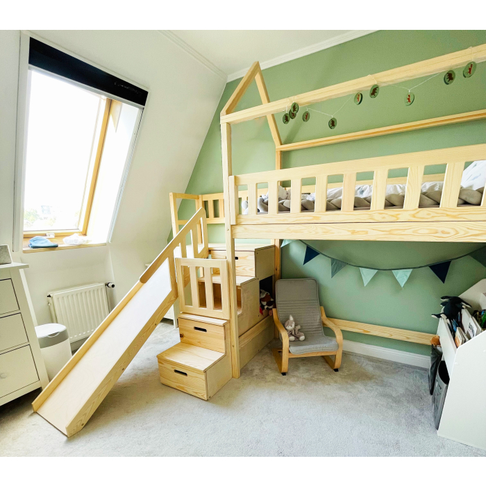 Kinderbed op hoogte met dakoptiek